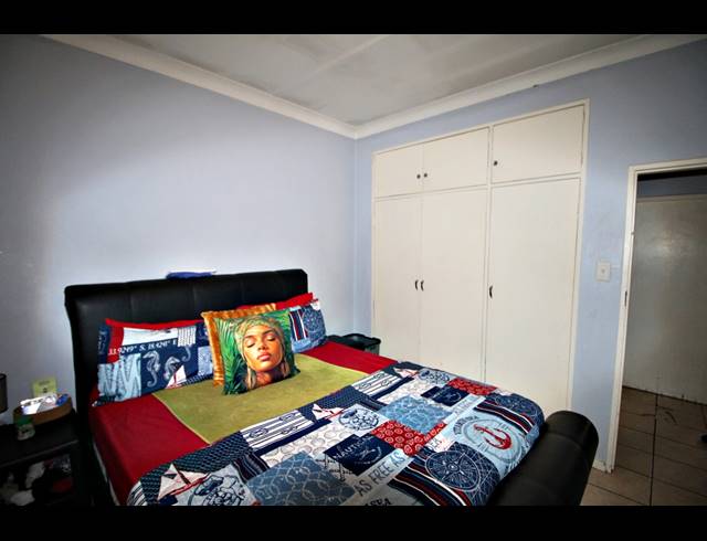 1 BEDROOM APARTMENT FOR SALE IN RHODESFIELD